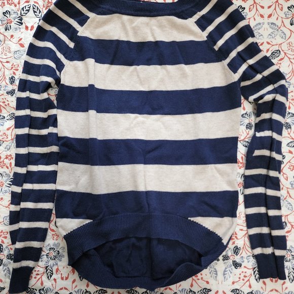 Sweater - Picture 1 of 3